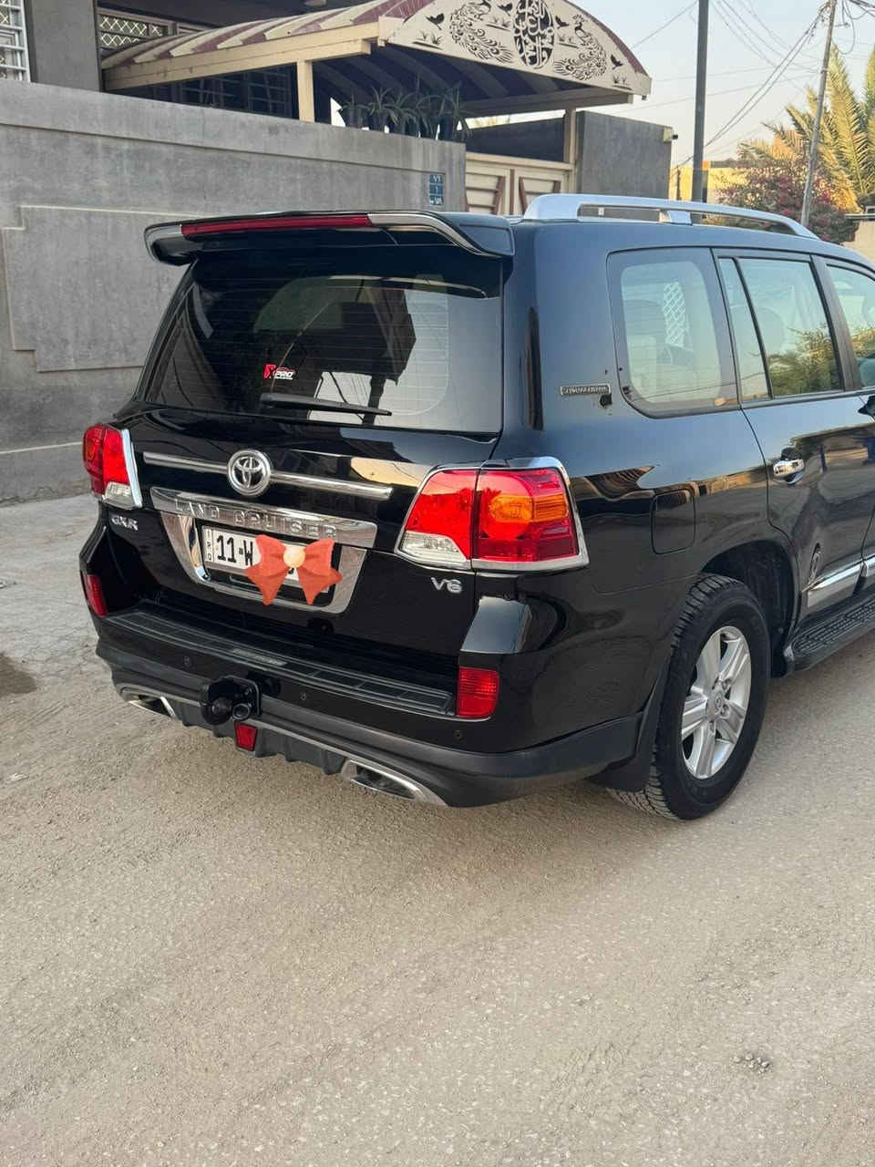 السلام عليكم
لاندكروزر GX.R   V6 فطيم 
سياره موديل 2015 مكفوله كفالة عامه بدون تبديل بدون صبغ 
بيها رصعه بالجاملغ الخلفي بالهلال مامسويها مامبينه 
سياره على ادينه من الشركه 
على ايد وحده رقم وسنويه جدد
سنويه تنفذ 2030
ماشيه 72الف KM 
قبل شهر شادلها تخم تاير دلوب ياباني 
سياره ابد مامتعوبه من الشركه لسه عدنا على ايد وحده جديده وجاهزه كل نقص مابيها 
بلادية شركة ماملعوب اي شي بيها 
داخل جديد شركه بيها ارضيات ربل جدد بانزين كله محسن دهن اصلي من الشركه سياره حيل معتنين بيها استخدام كلش قليل 
موصفات فتحة بصمة كشنات جلد 
كشن السايق كهرباء سياره بحاله الوكاله تجي تشوف بعينك بعد احلى من الصور السعر 420ورقه 
اربع دفاتر وعشرين وبيها مجال كلش قليل حك الجية 
الاستفسار على الرقم
***********
***********
مكان السياره بابل المسيب
