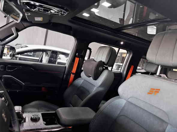 جيتور T2 زيرو للبيع موديل 2025
وكالة هارلم 

المواصفات 👇🏻: 
🔹بانوراما 
🔹حساسات امامي خلفي
🔹كامرات 360 
🔹كشنات جلد 
🔹تبريد قطعتين 
🔹شاشة عرض حجم كبيرة 
🔹ثلاجة 
🔹تشغيل عن بعد وبصمة عدد 2 
🔹انعكاس الشاشة 
🔹منفذ 2 USB
🔹مصابيح LED كافة السيارة
🔹ناقل حركة 7 سرعات
🔹منفذ تايب سي
🔹اوامر وتحكمات صوتية
🔹مثبت سرعة 
🔹محرك 2000 تيربو اقتصادية بمعنة الكلمة
🔹داخل السيارة زيتوني رياضي وكشنات جلد رياضي
🔹نظام مراقبة ضغط الاطارات
🔹ضمان 6 سنوات للسيارة و10 سنوات للمكينة والكير 
🔹السيارةماشية 35 km
السعر258$
مواصفات السيارة معروفة فول الفول 💯💯

مكان السيارة دهوك
***********
***********
