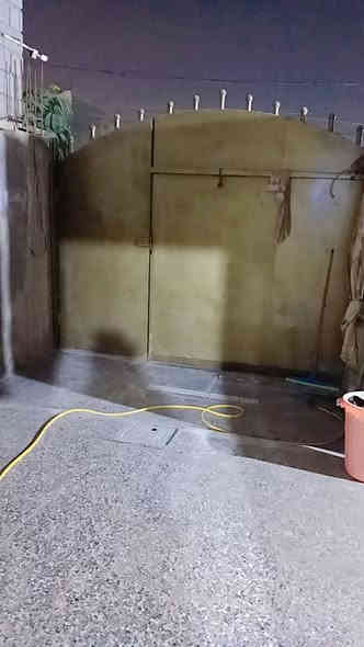 السلام عليكم بيت للبيع 150متر 
العنوان علوه الفحل يم سوره العباس ع 
بناء جديد السقف صب والارضيه صب
يحتوي على غرفتين وصاله واستقبال 
ومطبخ حار وبارد وصحيات داخليه وخارجيه 
وفسحه بيت كامل من كلشي السعر 55للاستفسار ***********
