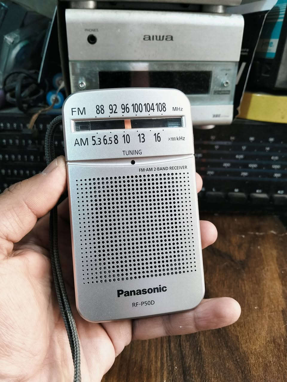 راديو بأنسونك Panasonic 
موجات الراديو FM AM 
يعمل باتري قلم عدد 2 
يوجد فديو بالمنشور يوضح التشغيل 
للحجز والاستفسار المراسله على الخاص


**إذا كنت صاحب هذا الإعلان وتريد حذفه لأي سبب، رجاءا أرسل رسالة إلى الدعم الفني**