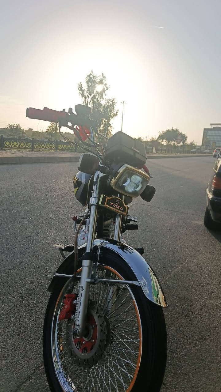سلام عليكم 🇮🇶
للبيع او مراوس 🏍تايكر سونك    4 كير باب اول محرك طبكه ذهبي 💛
دراج خير من الله كل عيب مابيه جانت متروكه 
محرك كبس شرط ممفتوح ✈️
كهربايات كله شغال 
منفيس عقد اوراق كامل 
تايرات كله جديد كل نقص مابي 🌸
سعره 525 بي مجال بسيط 
***********
