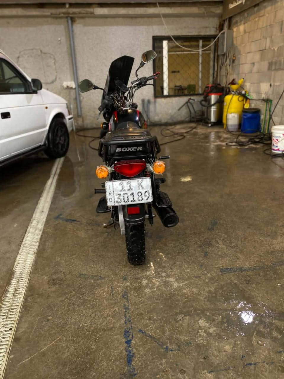 بوكسر موديل 23 20 ماشية 38 الف حقيقي الدراجه مكفوله كفاله عامه من. ضرب صبغ تجفيت محرك بلاديه ممفتوحه برغي منه على وضع الشركه...................
لاتبخير لاتنقيص شلعه معدل ربع نكره ..............
 على وضع الشركه السعر (مليونين 500) وبيه مجال العنوان 
بغداد قرب مستشفى الإسكان 
*********** بغداد, العراق
