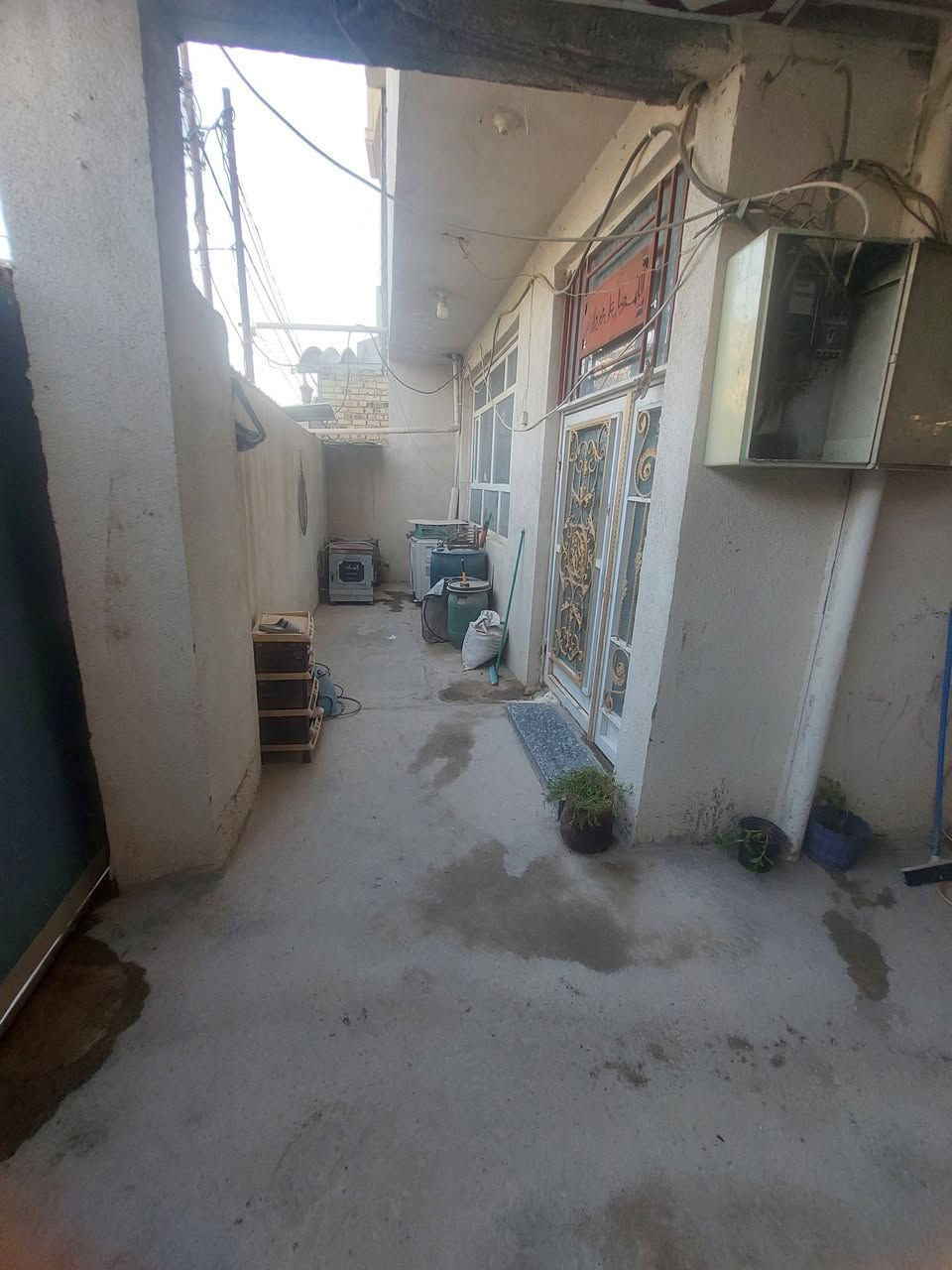 بيت للبيع ١٠٠ متر الواقع في حي صحه خلف مدينه العاب المدهش يتكون من ثلاث طوابق بيت جديد بناءه زراعي وسند بي رسمي يتكون من استقبال خطار جوة وصحيات وطابق الثاني هول وغرفه وصحيات ومطبخ وطابق الثالث غرفتين مع صحيات للاتصال ***********
