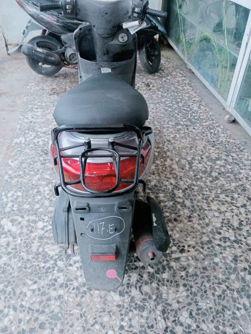 السلام عليكم بريز نوزل مال رمبه قبل شهرين نزلت دراجة كامله كله بلاد مكينه كفاله يرادلها فقط دبلات إماميه فقط مكاني ساحة عدن السعر 650 بيع مستعجل ورقم تليفوني ***********
