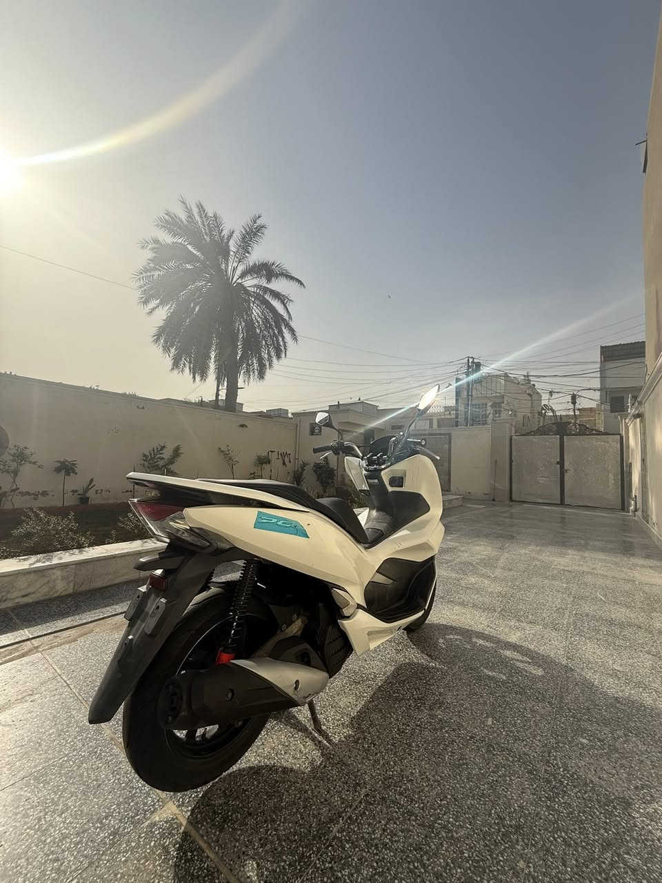 سلام عليكم للبيع دراجه PCx جيل ثالث  وارد كوري بصمة درجة حلو ونضيفة بمعنة الكلمة ماشية26.000 محرك برغي واحد مامفتوح بي كاملة مكملة مناقصهة شي كهربائيات كلهة شغالة السعر 15 ورقة وبيه مجال بسيط انتة شراي خابرني وتدلل مو شراي لاتعبني والسوك كلشي بي واني خادم اي استفسار ***********
