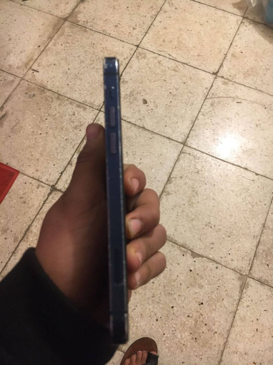 السلام عليكم ايفون ١٢ عادي مبدل شاشه وضهر وبيه فطر والكامره مو واضحة بطاريه ١٠٠ السعر قفل ١٦٠الف//***********
