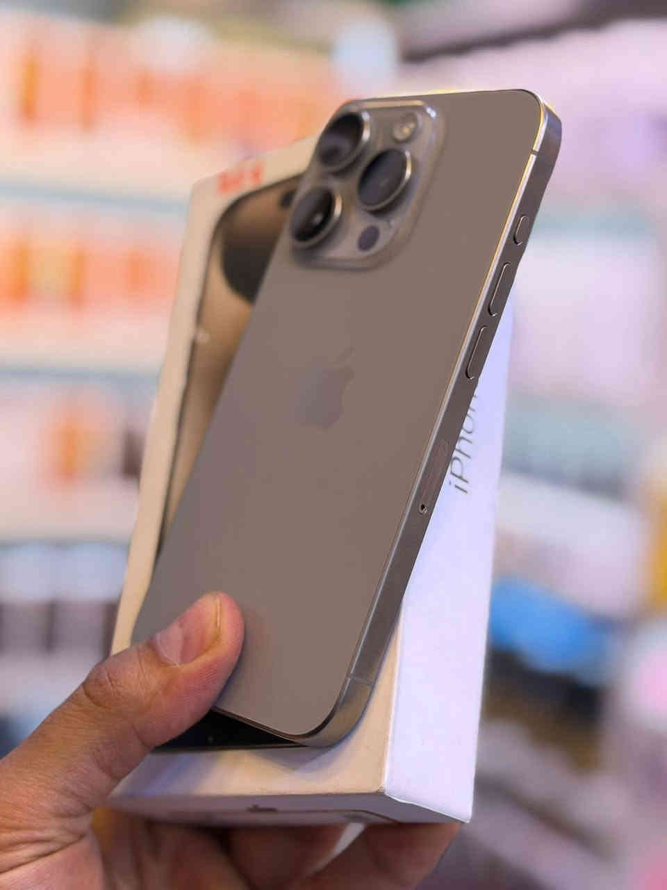 للبيع ايفون 15برو ماكس(256)ipone15pro Max
🫧نضافه💯
🔋بطاريه 87
فول نضيف 
📌ضمان ماستر
شرق اوسط
جديد شخط مابي 
السعر مليون و 50 
كركوك ***********
