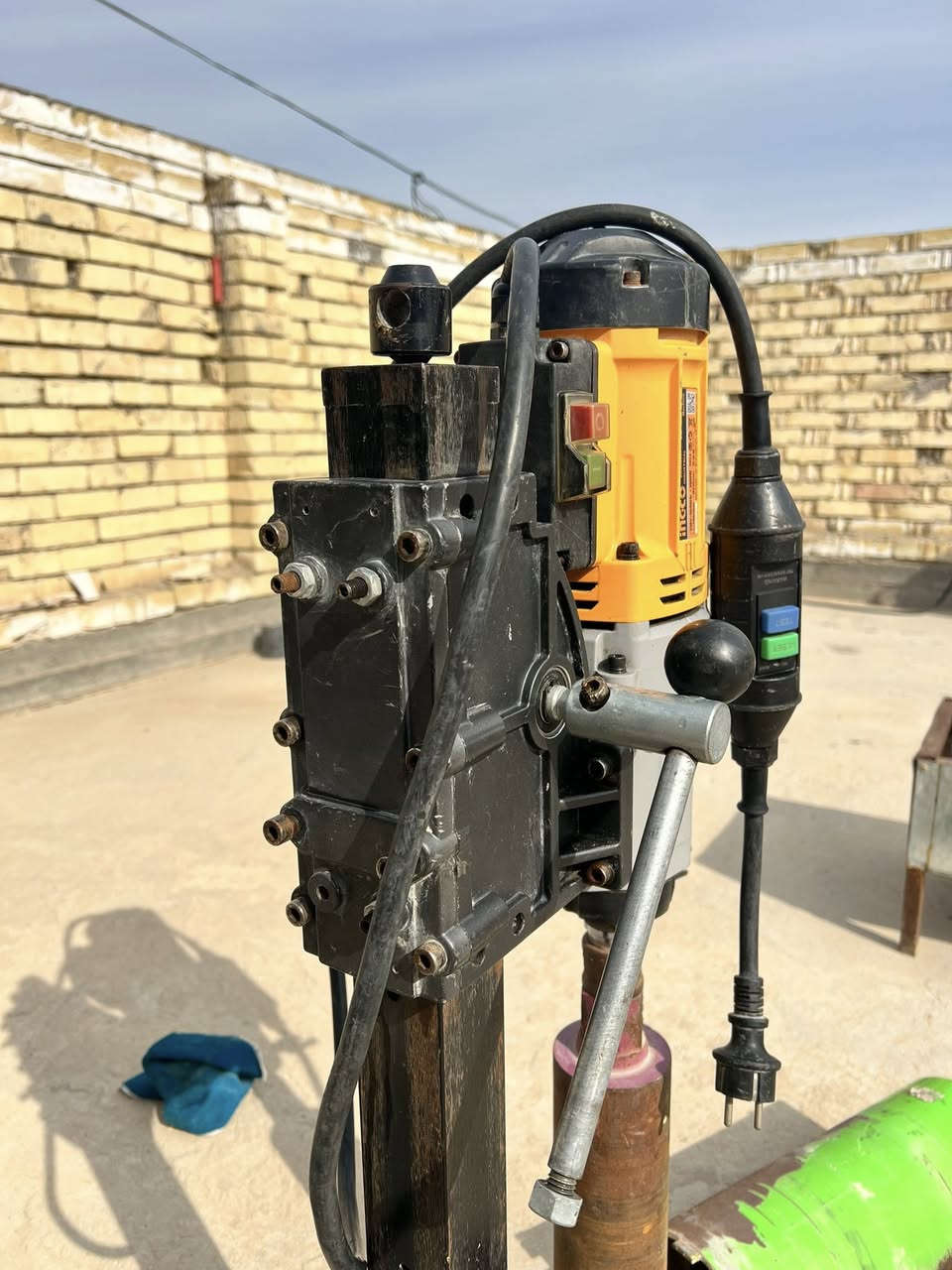 دريل كور استعمال قليل على شرط وفحص  مع الماحقات السعر 300 الف
عنوان نجف رقم موبايل ***********
