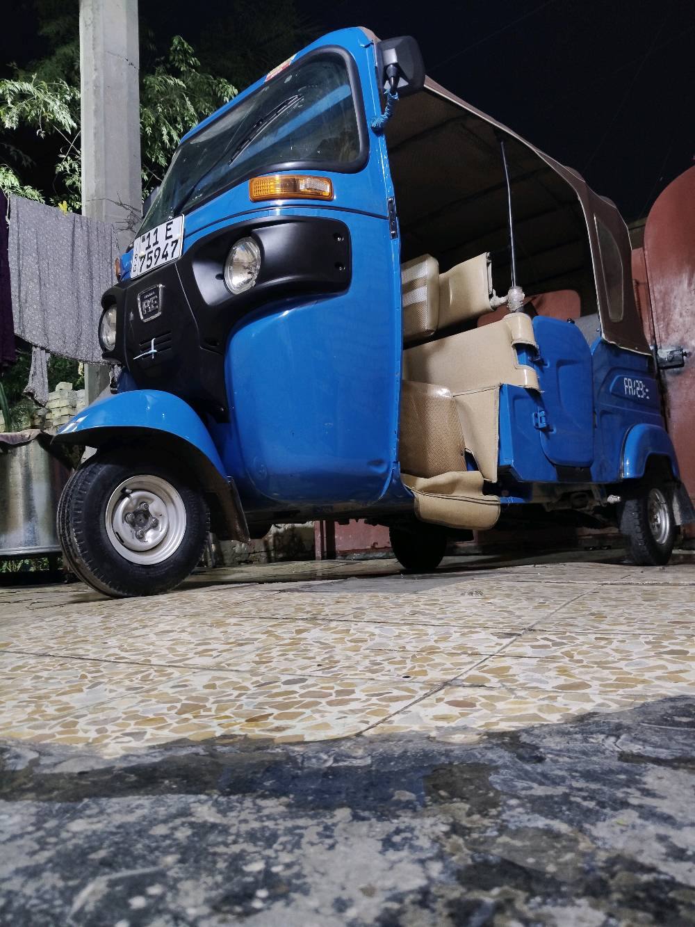 تكتك 23 ازرك شهر ال12
مرقم بغداد السعر 11 كفاله عامه