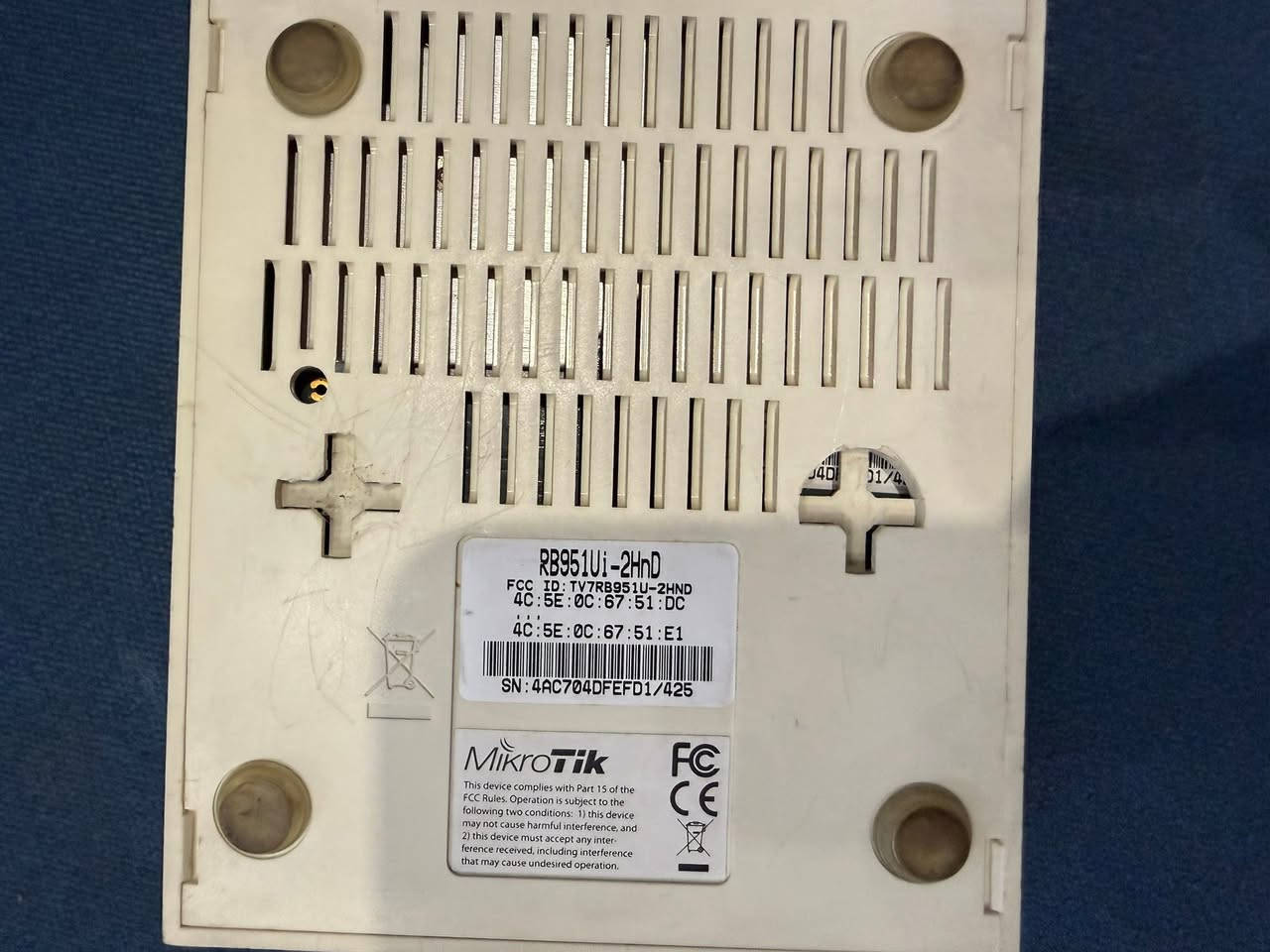 روتر وسيرفر ميكروتيك MikroTik RB951Ui-2HnD مستعمل للبيع
للبيع: سيرفر راوتر ميكروتيك (MikroTik RB951Ui-2HnD) المخصص لإدارة الشبكات وتوزيع الإنترنت وتحديد السرعات.

المواصفات والمميزات:
• يعمل بنظام RouterOS القوي لإدارة المشتركين، دمج الخطوط، وعمل كروت الـ Hotspot.
• يحتوي على 5 منافذ إيثرنت ومنفذ USB.
• يبث واي فاي بتردد 2.4GHz.
• يدعم ميزة PoE Output في المنفذ رقم 5 لتشغيل النانو أو الكاميرات مباشرة بالكيبل.

الحالة: الجهاز مستعمل ونظيف جداً، وشغال بكامل كفاءته.
ملاحظة: البيع للجهاز فقط (بدون محولة).

السعر: [30 الف] دينار
الموقع: السيدية

للتواصل والاستفسار، يرجى المراسلة على الخاص.


**إذا كنت صاحب هذا الإعلان وتريد حذفه لأي سبب، رجاءا أرسل رسالة إلى الدعم الفني**