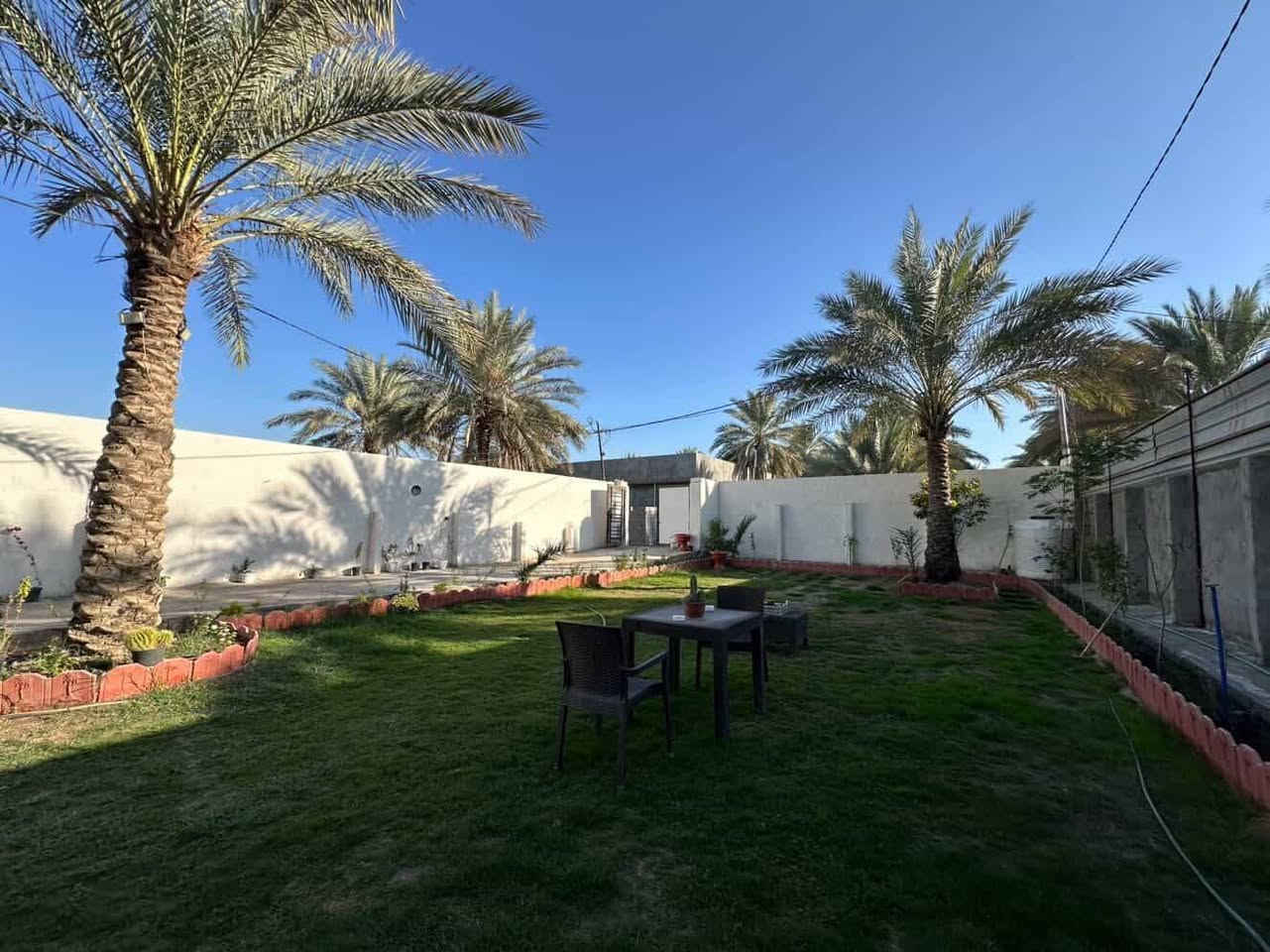 بيت للبيع المساحه _450 _متر وجه _10 _
ونزال 45 متر _العنوان_ كربلاء_ طريق بغداد عمود_ 51 _تنزل كيلو عن شارع بغداد_ الصافيه_ خدمات كامله _ماء _مجاري _كهرباء_ مدارس_  يبعد عن الامام 4 كيلو   خدمات  كامله البيت يباع مع الاثاث _ السعر 190 مليون@@@ لاستفسار نتصل على لارقام التاليه او واتس اب او مراسلتنا على صفحه ***********
***********
