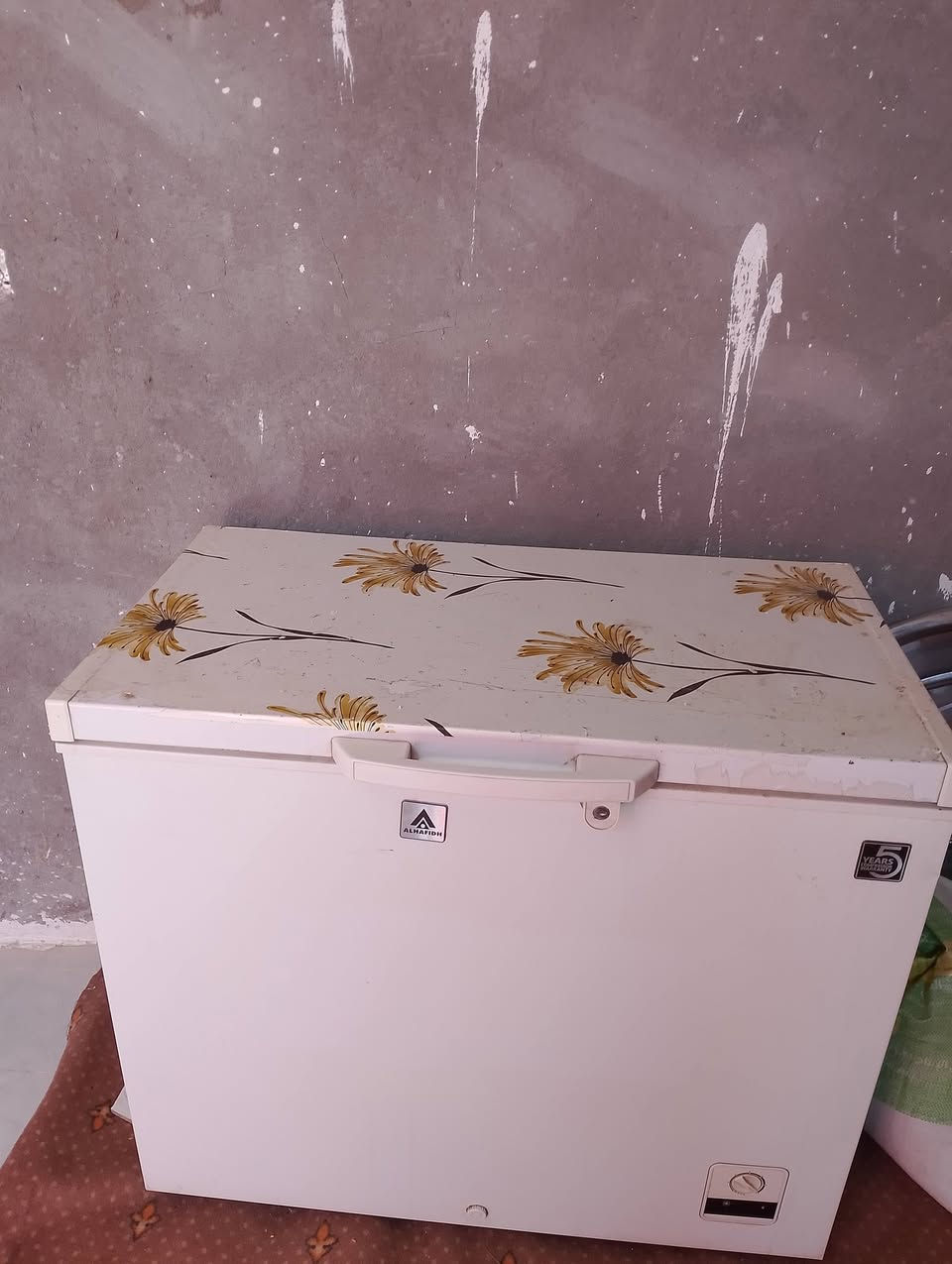 مجمده للبيع بس لماطور فئجه وكف مايشتغل
لمكان ناصريه
***********

