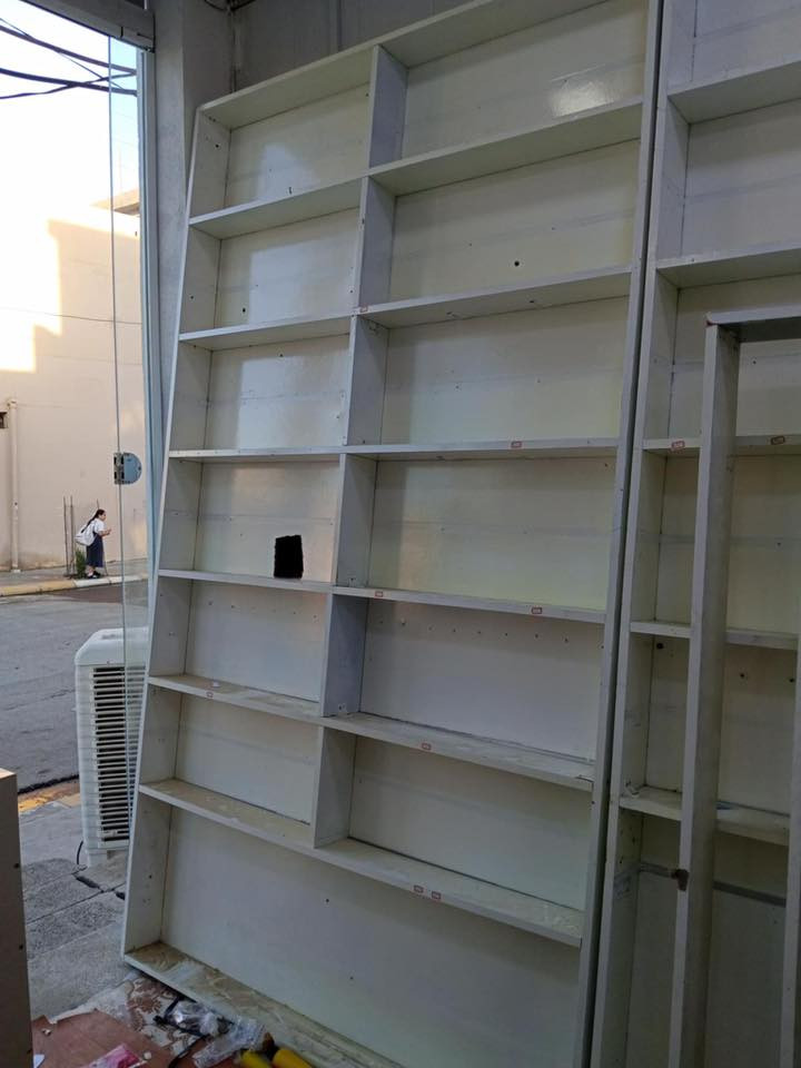 ڕەفە بۆ فرۆشتن بە نرخێكی زۆر هەرزان
***********
