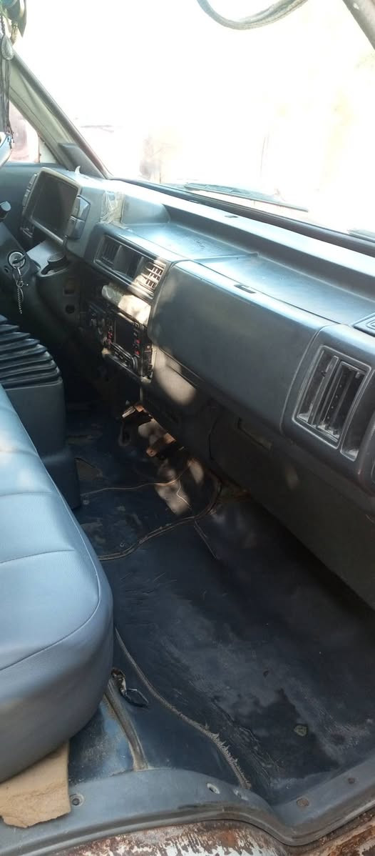 السلام عليكم  كيا بسته للبيع موديل 1993 رقم كربلاء  المانيا  سنوية منتهي 2020  محرك لا  تنقيص ولا تبخير   أكسن جديد  دينمو جديد سلف جديد  باتري جديد   مكان كربلاء  طويريج  سعر 35 وبيه مجال  تفاصيل  ***********
