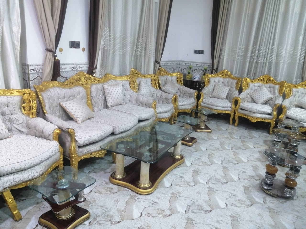 للبيع ديوان درجه والئ مستعجل 14مقعد +7طبلات اصليه +طبله جبيره 1  تصال ***********
***********
