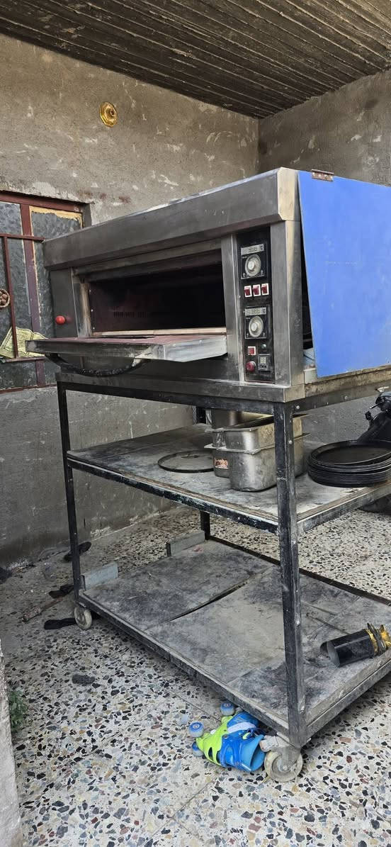 السلام عليكم عندي فرن مال بيزا نضبف شغال مابي اي شي اشتغلت بي ونوب كعدت بسبب عدم الخبره ماعرف سعره حالين ولله اني اخضته ب 500  فه قيم ب يرضي لله رقمي *********** وتساب  عنواني بغداد مدينه الصدر
