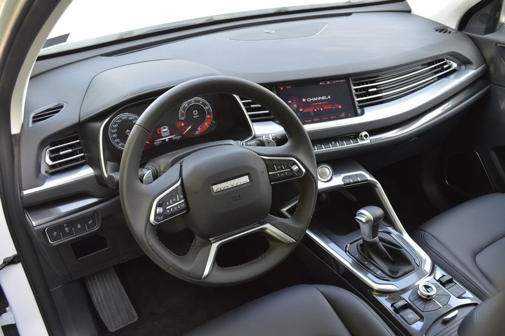 🚗 للبيع: هافال (HAVAL) 🚗
إذا كنت تبحث عن الأناقة، الفخامة، والاعتمادية.
📌 المواصفات العامة:
 الماركة والنوع: هافال (HAVAL) -  عائلية وشبابية.
 اللون: أحمر ملوكي مميز جداً ولامع (نظافة تامة).
 حالة السيارة: نظيفة جداً (داخلية وخارجية)، غرفتها الداخلية جلد بحالة الوكالة. ضررها بين البابين عالبارد بدون صبغ
⚙️ المواصفات الفنية والميزات:
اوتو بارك تحديد مسار كامرات 360 درجه
 المحرك:  / 2.0 لتر] اقتصادية وقوية وعزم ممتاز.
 العداد (الممشى): [92 الف كيلو متر
 ناقل الحركة: أوتوماتيك.
 الإضاءة: عدسات LED أمامية كاشفة مع كشافات ضباب سفلية لؤلؤية.
 تحكم ستيرن كامل (أزرار تحكم بالمقود)، بصمة تشغيل، فتحات تكييف خلفية، وتصميم داخلي مريح جداً للمسافات الطويلة.
 الأمان: حساسات أمامية وخلفية، نظام المكابح ABS، وسائد هوائية متكاملة لحماية الركاب.
تحويل مباشر سنويه الى سنه 2029
💰 السعر وتفاصيل الاتصال:
 السعر المطلوب: [ 13 الف دولار  او مراوس حسب القناعه
 
 للتواصل والاستفسار: يرجى الاتصال على الرقم: [***********] أو المراسلة عبر خاص الصفحة (الماسينجر).
