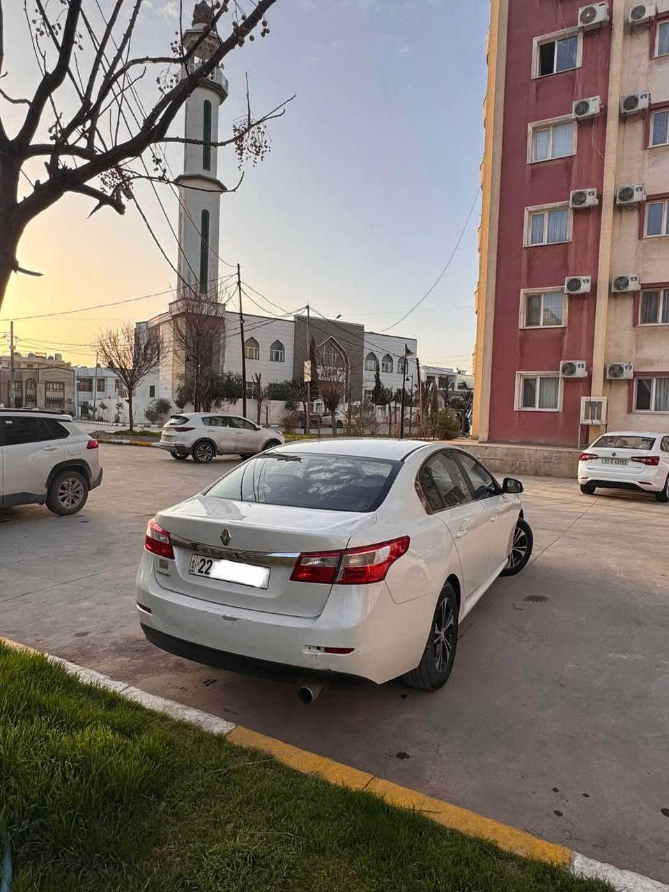 Renault safran 
model 2015 
 sanawe ta 27 tazaya 
boyaxi nia yak bst sardi haya
***********
١٠٧وەرەقەو مەجال 
سلێمانی السليمانية, العراق
