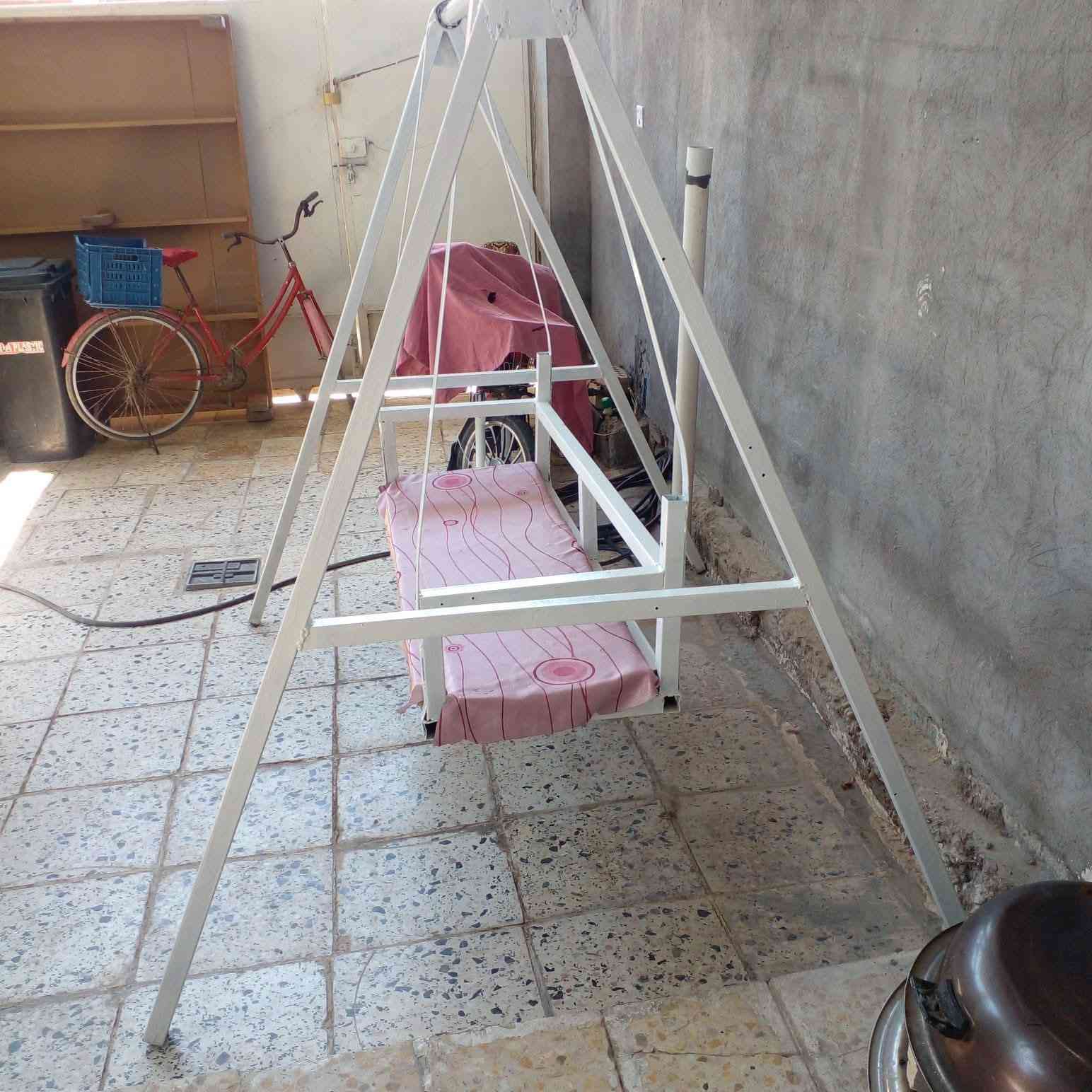 مرجوحه للبيع حداده جديده وقويه مصبوغه جديد سعره 150.مكان ابو غريب الشهداء  ***********
***********
