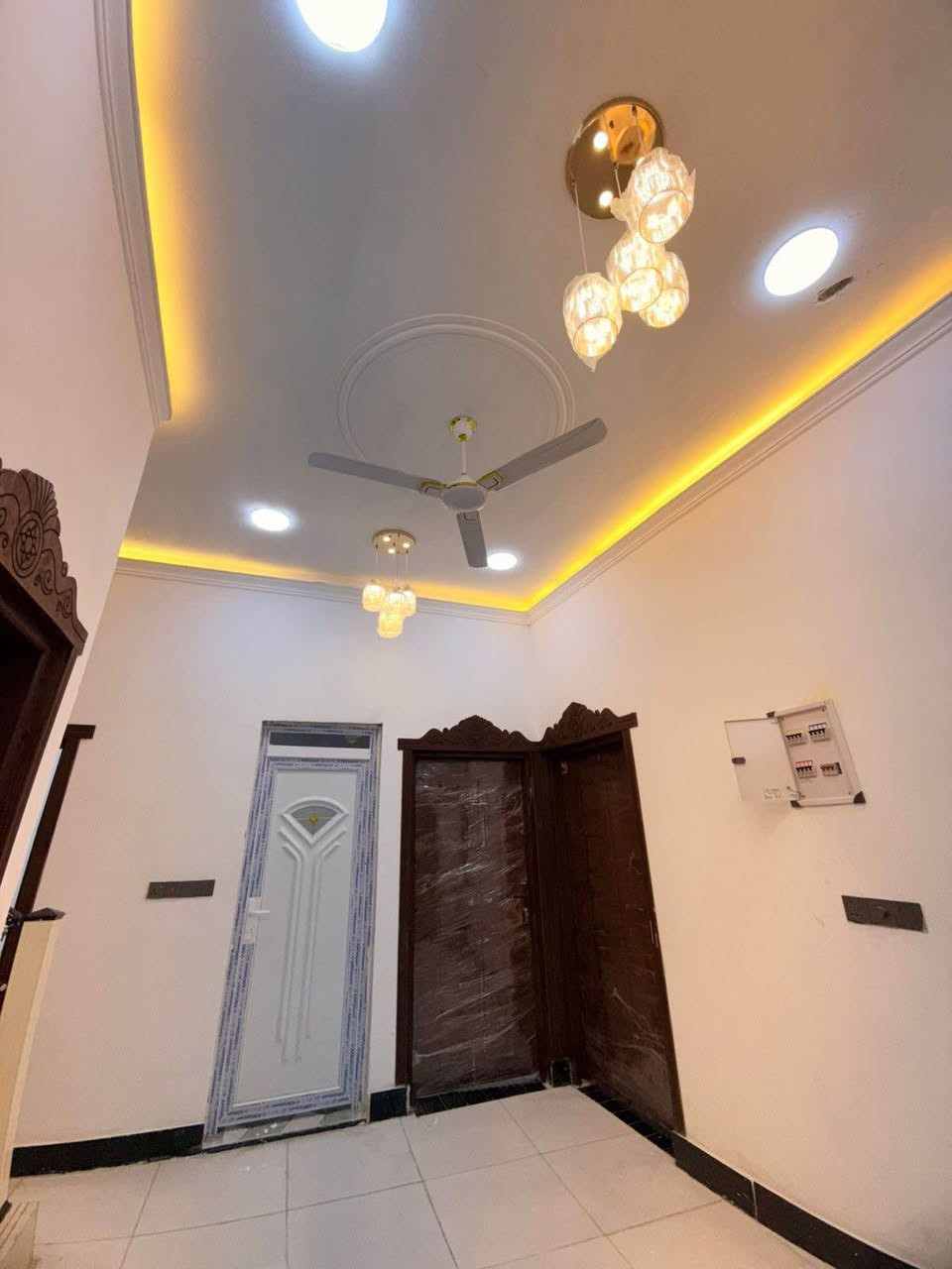 سلام عليكم وسعد الله أوقاتكم 👋⁉️

دار سكن للبيع ⛪️ بسعر بلاااش 

المساحه 130 متر  بناء حديث بعده بل جيس

يحتوي البيت على غرفتين نوم 
و ديوان 
و صاله 
و مطبخ 
و صحيات داخلي و خارجي و كراج سياره 
بيت كلش مرتب 

كافه الخدمات متوفره 

طابو صرف زراعي بأسم عراقي سند ٢٥ راعي لارض ساكن نفس المنطقه 

العنوان ببو الخصيب قرب المحكمه الجديده يبعد عن المحكمه مسافه قليله 
ثالث بيت عن تبليط 

سعر 74مليون و بي مجال 
للاستفسار *********** البصرة, العراق
