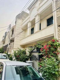 بيت للبيع المساحه ١٠٢ متر وجههه ٨ ونص عدد الغرف ٤ مطب   اسقبال +هول   ...