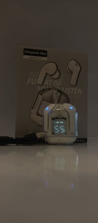 سماعات ايربود للبيع العدد 8 ابيعهن شلعه وحده لموشراي لايتصل 0775602465...