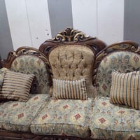 تخم للبيع10مقاعد العنوان:مدينه الصدر قطاع6 السعر300 رقم الهاتف:0777184...