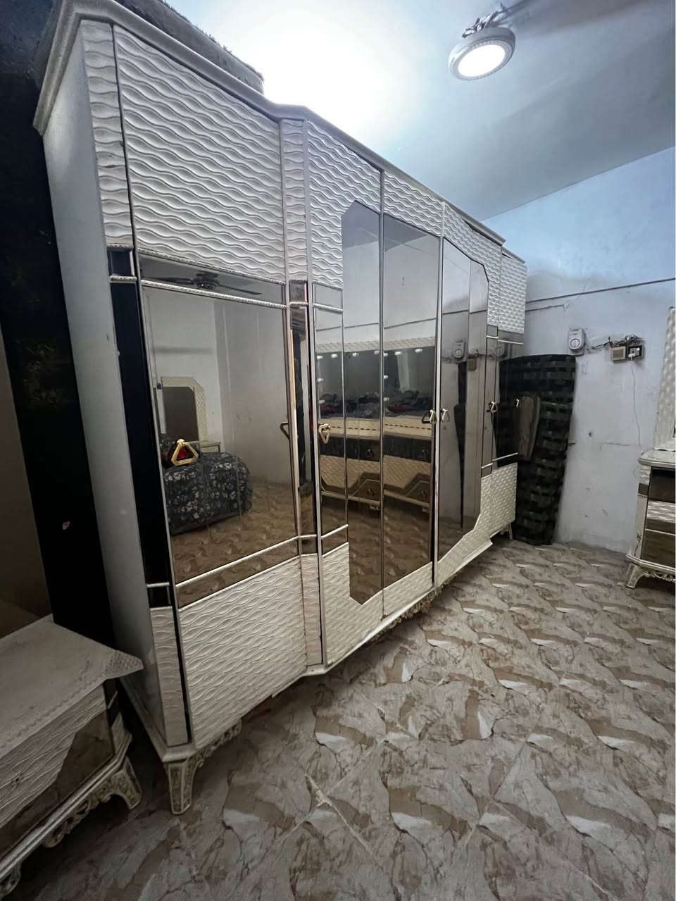 السلام عليكم غرفه تركيه للبيع المكان حي الجهاد 
السعر 200 
للاستفسار *********** بغداد, العراق
