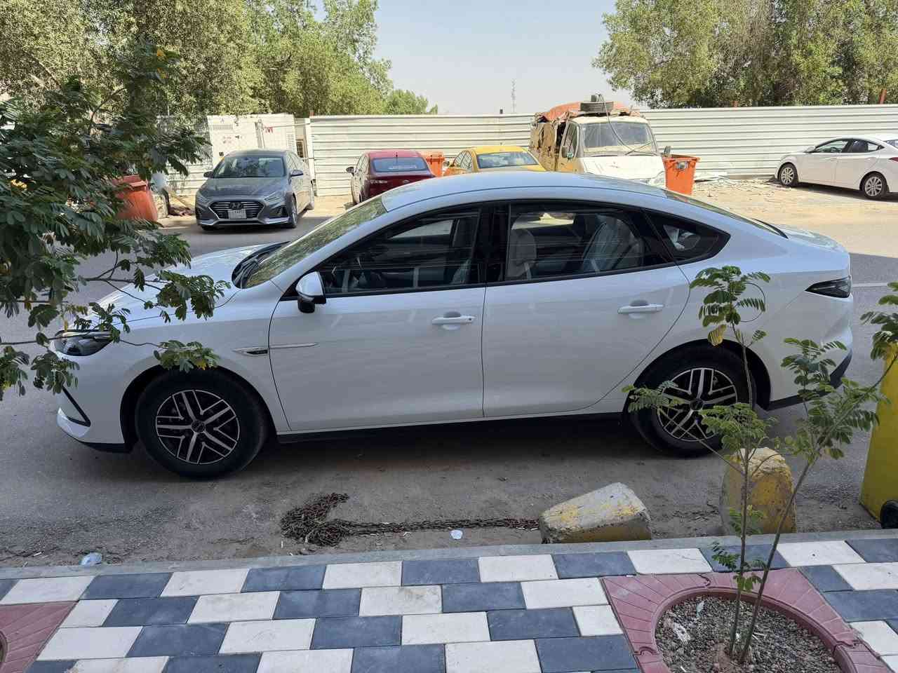 بي واي دي سيل 5 ماشيه 1.400 رقم بغداد لوحات عليه السياره ويل كب كروم وبيه شاحنه بدون ايرث السياره مكفوله عدا شخط بسيط بالجاملغ الخلفي مقدار شبر عله وضعه وواضح بصوره للبيع مكانه بالنجف الأشرف *********** سعره 20.600
