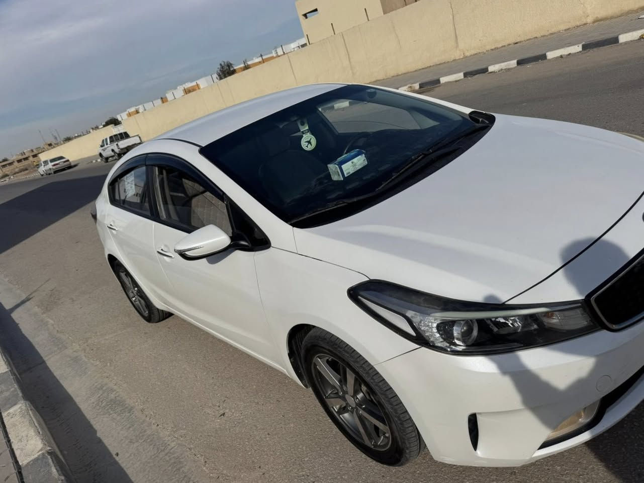 سيراتو  2018 وارد خليجي 

سياره بيه باب مبدل اصلي وشخط بلباب الخلفي مكحل قلم موضح بلصور 

لونها ابيض صدفي

رقمها اربيل انكليزي جديد
هزه جديده
سنويه جديده 
تريد وكاله تريد تحويل
 
مكانها نجف

ماشية 150km

 محرك شرط ع وضع الزيرو لا فتحت لا تبخير لا تنقيص 

كير كفاله 

تبريد حداديه جدد ..جاهزه ع اخر حبايه 

مكاني نجف حي السلام 

السعر 129 وبيه مجال

***********
