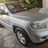 جيب لاريدو موديل ٢٠١١ رقم بغداد مكفوله من الضربه بس جاملغ خلفي رش بدون...