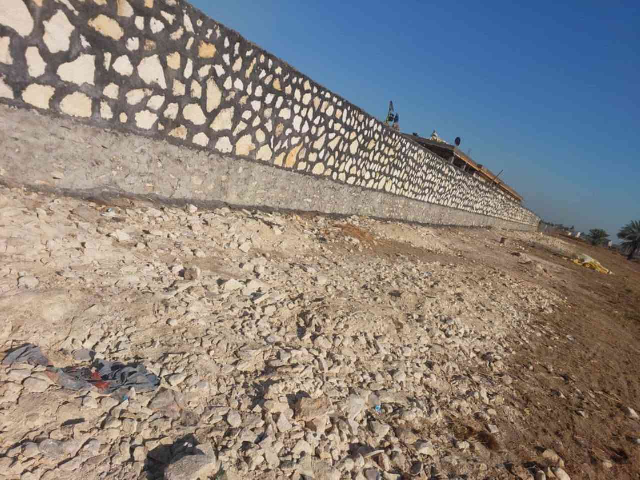تغليف السواقي الزراعيه وتبطين البحيرات الزراعيه وبناء الاسيجه في المناطق الزراعيه والمناطق الغير زراعيه ايضا وكذالك بناء البيوت والمتنزهات للإستفسار مراسلة الصفحه او الاتصال على الأرقام التالية:-
***********
***********
