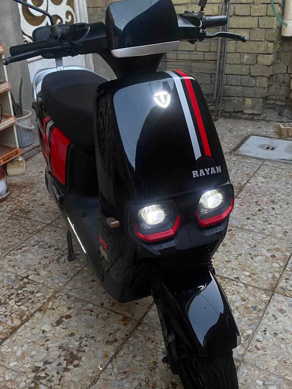 دراجة شحن(الريان)أم عيون 👀🧿 سرعتها 60❤️‍🔥 اللون الاسو المميز🖤 دراجه تخبل ومشيت بيها 40كيلو ،بيها فقط خدوش بسيطه أثر حادث والمرايه اليسرى انفطرت بس أمانة الله ورسوله دراجه تخبل،مستعجل على بيعتها(مكاني بغداد-ساحة ميسلون) الي يريدها يتفضل واتساب ***********
