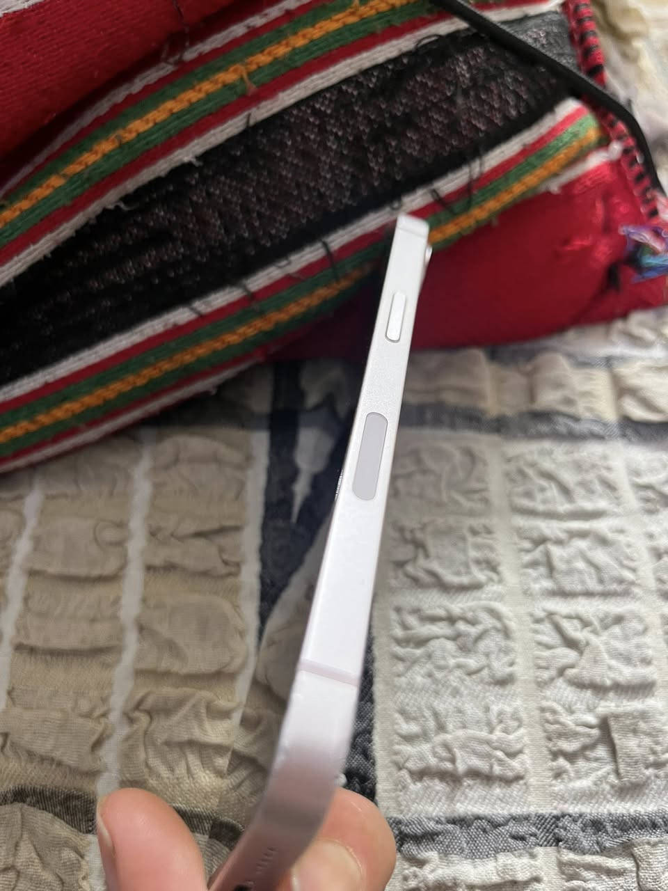 السلام عليكم ايفون١٣ذاكره١٢٨ شاشه بلاديه جهاز نضيف حيل مقفول ايكلود قيم بل يرضي الله وخذه مكاني بغداد المشتل تاخذه من البيت ***********
