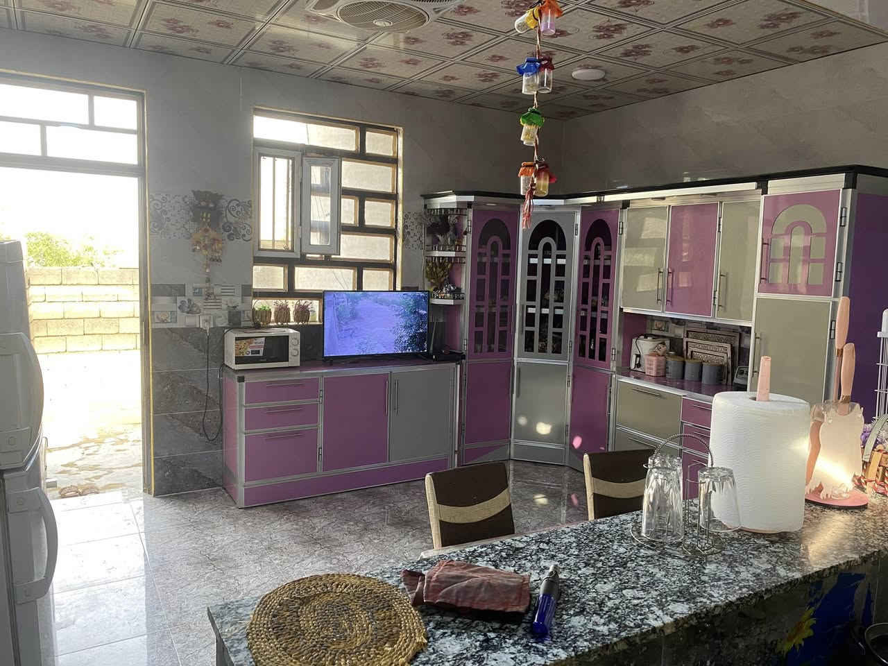 السلام عليكم منزل للبيع المساحه الكليه460متر  البناء 230 طابقين بناء درجه اولى مع قطعه ركن حديقه 230 متر  المطبخ مع البيت كامل يباع رقم الهاتف *********** الموقع خلف المطحنه قرب ديوان الشيخ عبد الزبن  السعر 100 مليون
