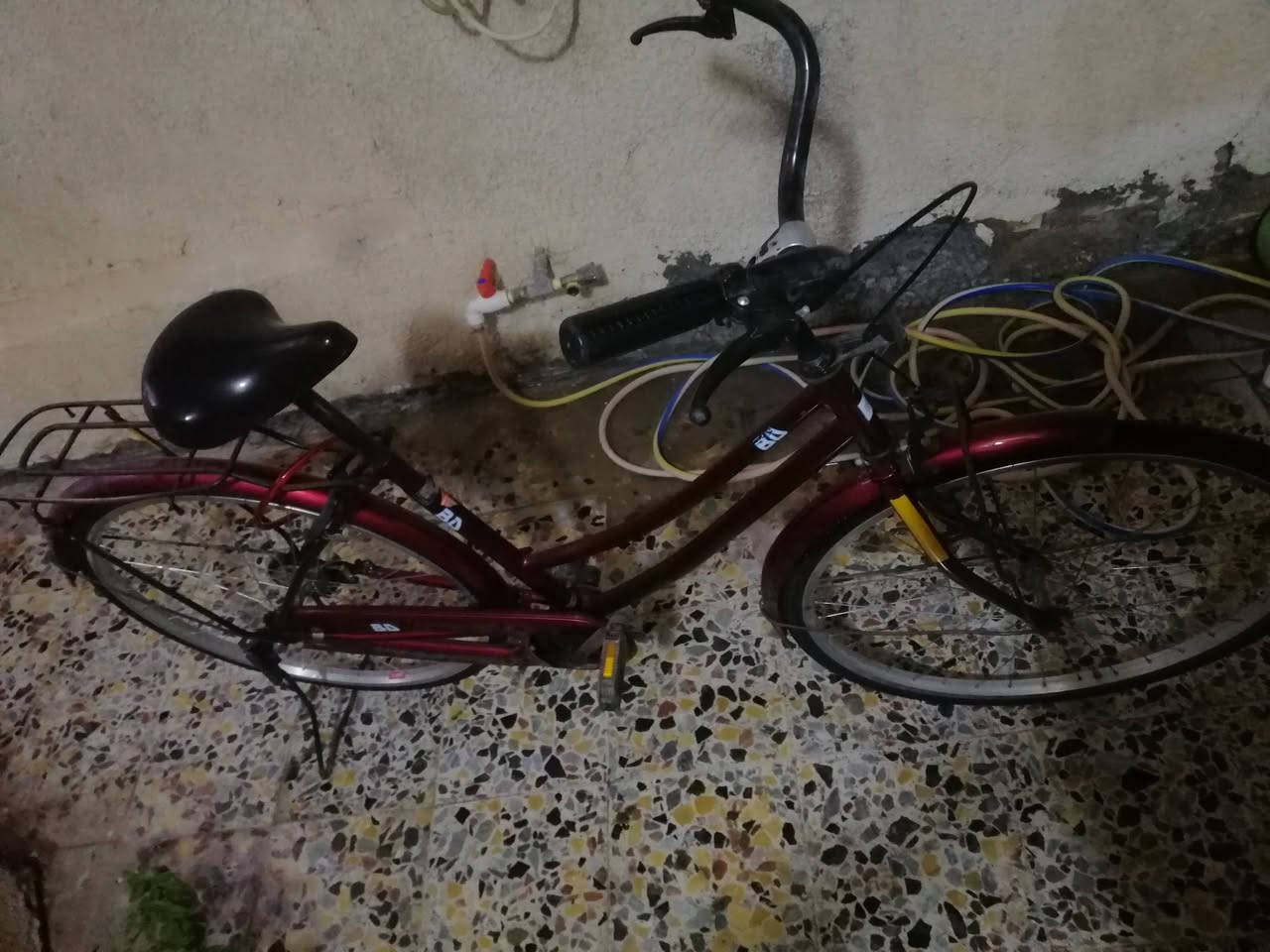 سلام عليكم بايسكل بناتي حجم 26 ياباني اصلي ويل خلفي مبدل اصلي فافون فقط بايسكل مرتب مابي اي نقص مكاني الثعالبة شارع البانزين خانة الاستفسار والسعر خاص ***********
