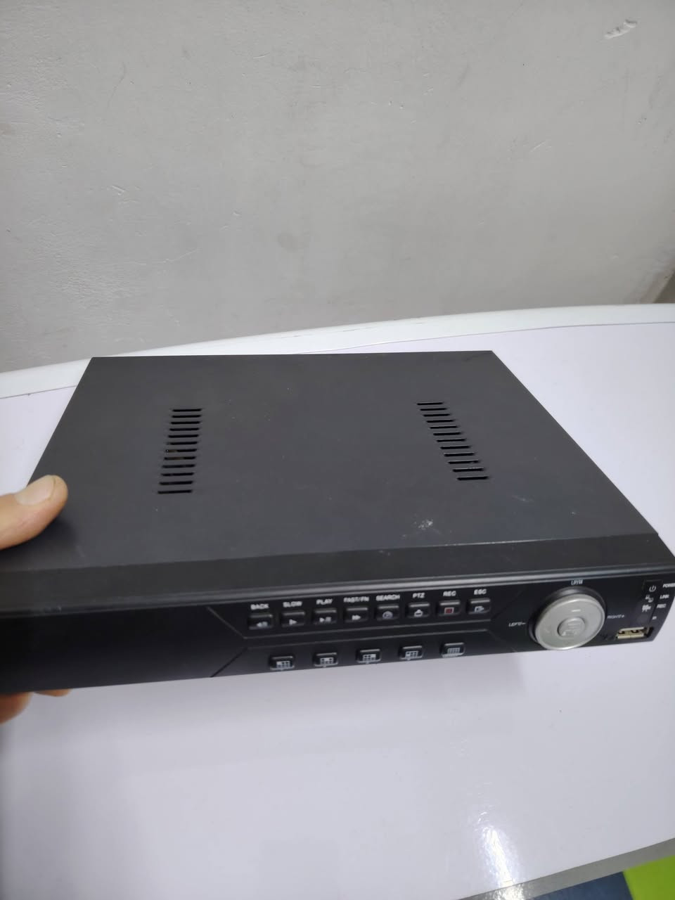 للبيع جهاز كامرات بدون هارد يشغل 8 كامرة السعر 15 الف العنوان حي القدس
الاتصال ***********
