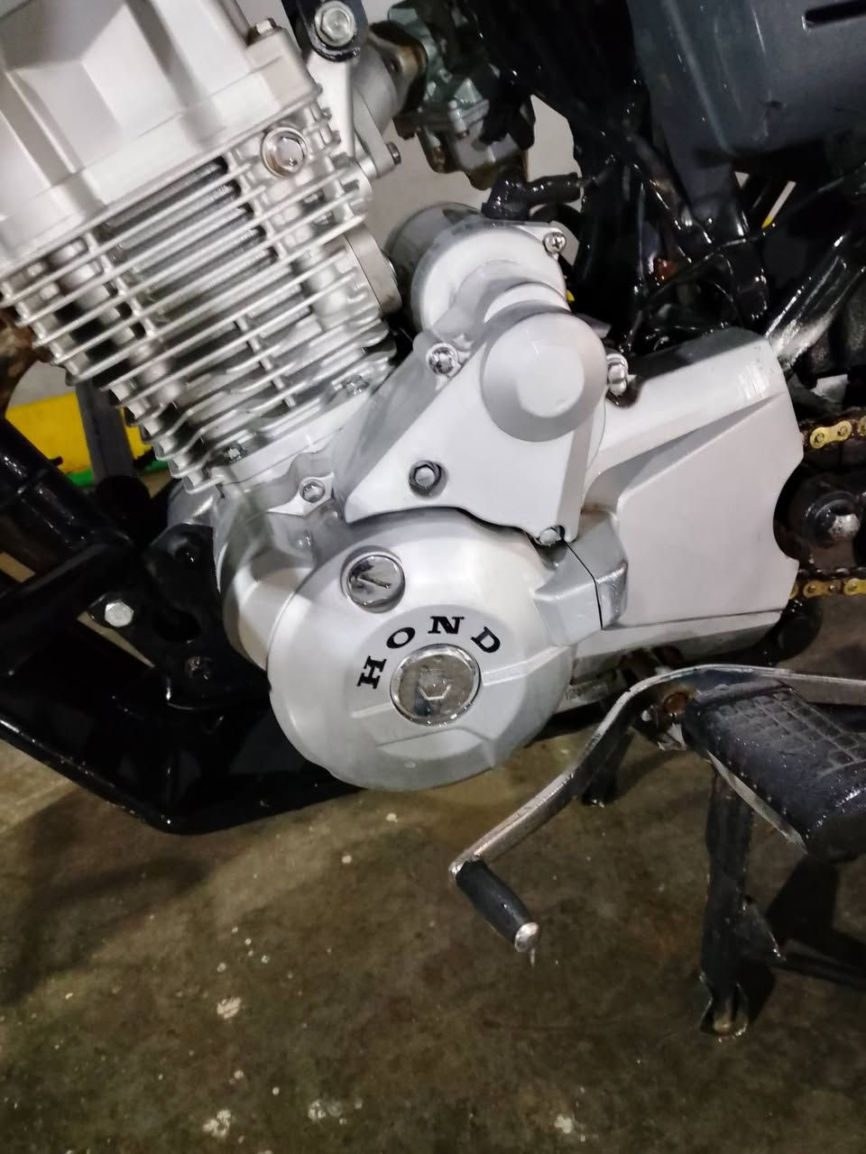 هوند خمسه كير محرك 200 مامفتوحه مكينه خرسه دهن كله امزويل كشن ابو جنطه  سنويه ل2028 ب أسمي الدراجه مداور ثاني يوم سعر واحد ونص ***********
