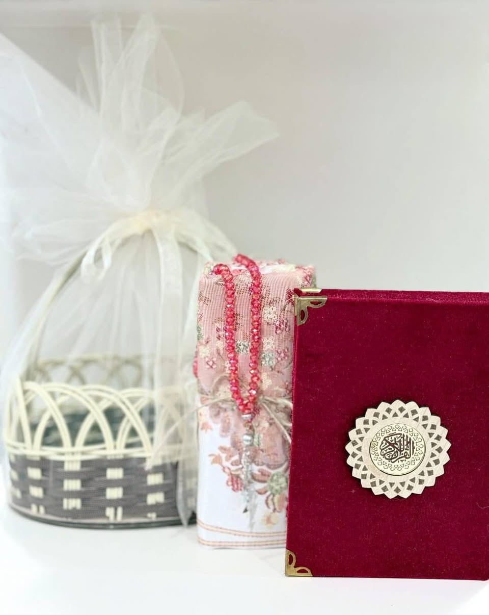 شوفولي التنسيقات الرمضانية المميزة 😍😍😍
افكار وابداع من #A.K ❤️❤️❤️❤️❤️❤️❤️❤️

تنسيقة سلة مصحف رمضانية مميزة جداً 😍😍 سلة قش ملبسة شيفون محتوياتها ( سجادة ساتان + مصحف مبطن مخمل صفحات ملونة ومن برا بلكسة مع كلمة القرأن الكريم + مسبحة كريستال ) والاحلى السجادة من لون المصحف 😍😍😍😍

تنسيقة الوان بالصور ولا احلى 

وهبة هل بوكس ب👈👈👈

يوجد توصيل وشحن فوري بإزن الله ✅✅✅✅✅

طبعا في الوان كتير حلوه ومميزه 🌹🌹


**إذا كنت صاحب هذا الإعلان وتريد حذفه لأي سبب، رجاءا أرسل رسالة إلى الدعم الفني**