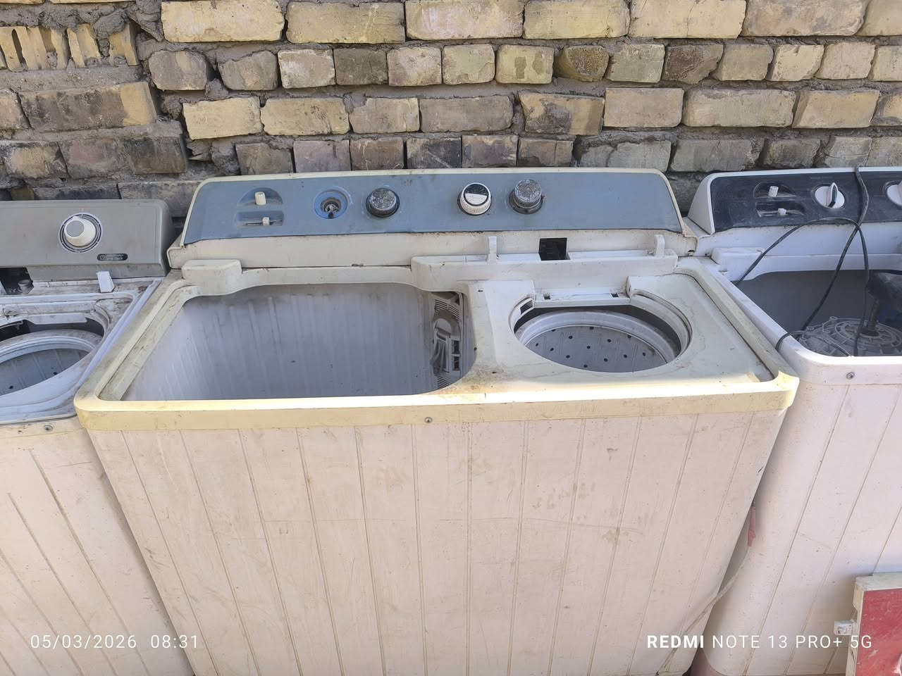 السلام عليكم غسالات عدد3الحجم الكبير للبيع السعر 75 الاتصال على الرقم ***********
