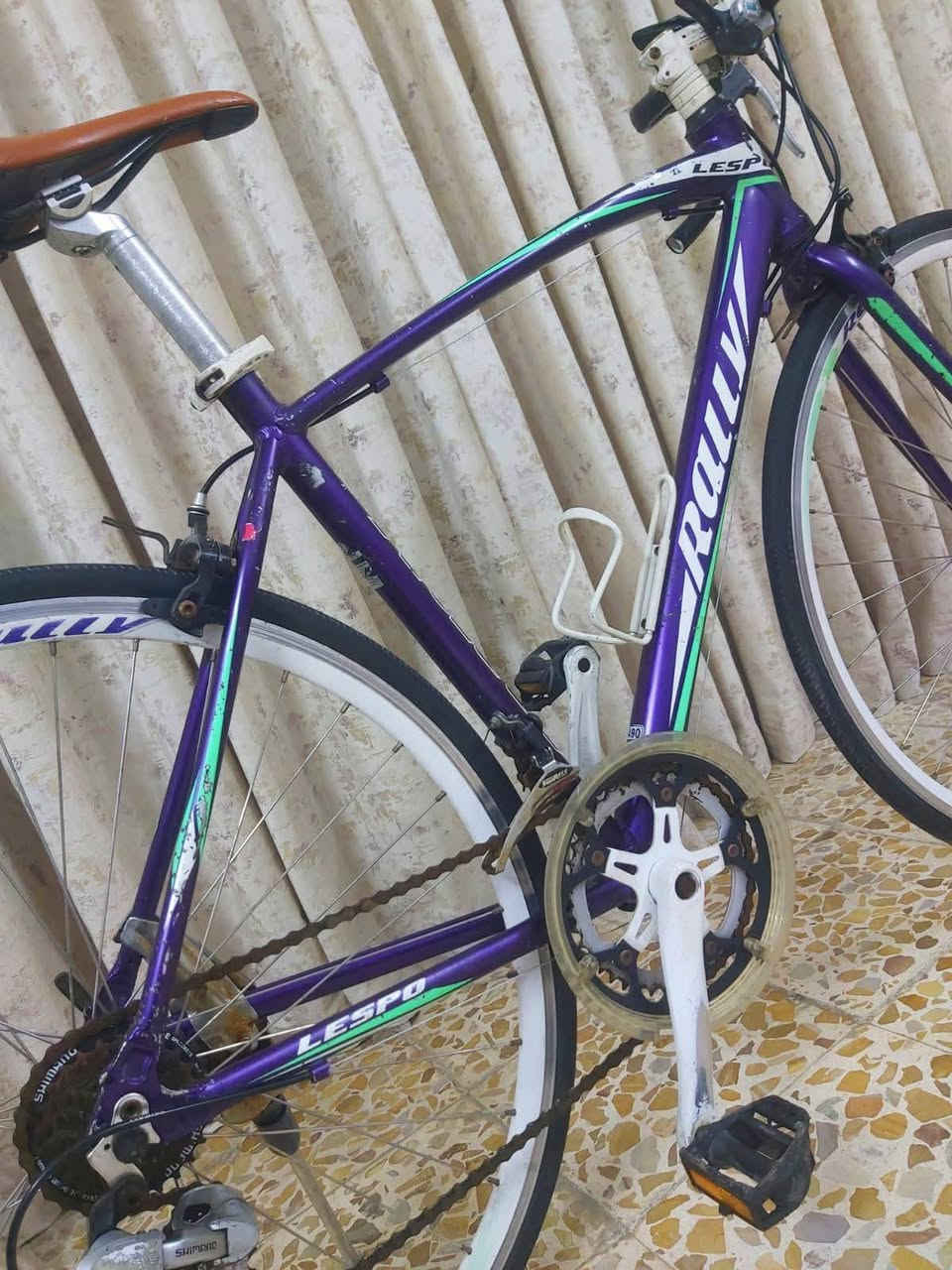 دراجة رود ماركة RALLY ياباني لشة مضلعة نظافة 93/% وضع رمبة 

معدن فول المنيوم 
                         سستم شيمانو كامل 
                                                    دشالي 2امامي 7خلفي 

نظام الويالة كمبليون 
                           الدراجة جاهزة من كلشي بدون اي نقص

السعر 120الف وبي مجال 

((العنوان/بغداد/البلديات)) رقم الهاتف ***********
