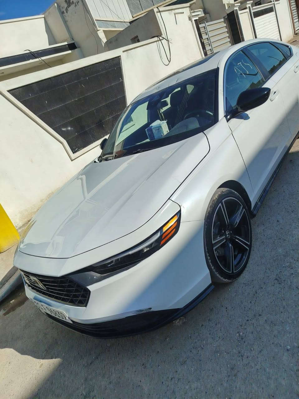 مكلف بالنشر 
السلام عليكم
هوندا أكورد 
سبورت 
٢٠٢٤ 
وارد امريكي 
ماشيه km50 الف 
لون ابيض ظرر بسيط جدا
بنيد تعديل بارد
السعر 20,000$ بيها مجال بسيط 
للاستفسار الاتصال على الرقم 
***********
