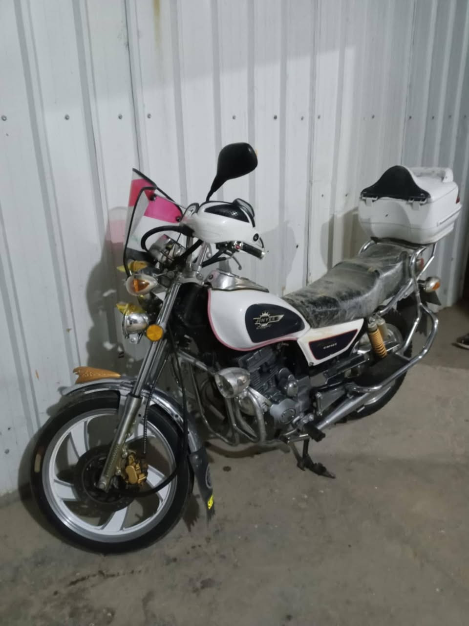 السلام عليكم دراجه للبيع السعر 600 وبيها مجال اللي يريدها وكان سده الهنديه رقم سنويه اسود هذا رقمي***********
