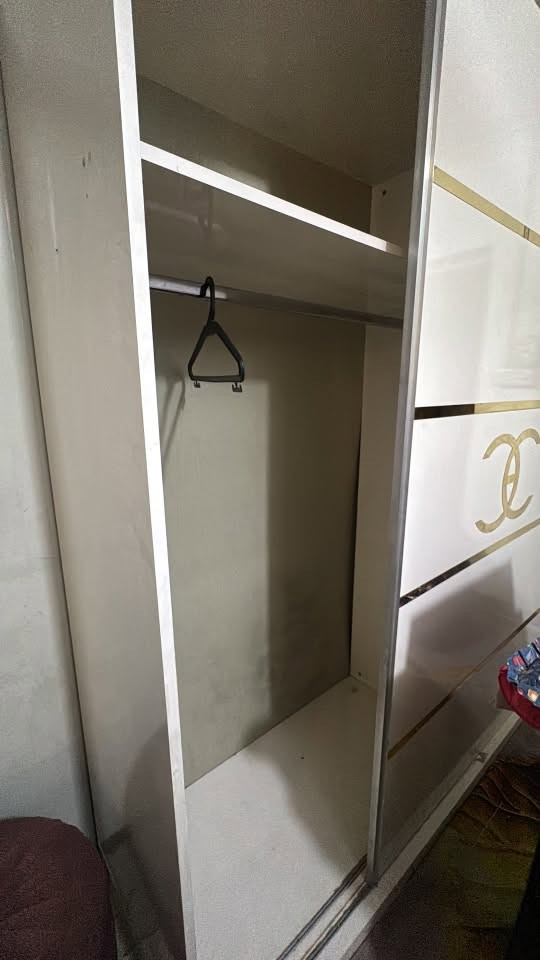 السلام عليكم  بيع مستعجل جدا كلش مستعجلين والله غرفة نفر جديدة وبحالة جيده جدا 
والسعر بلاش وبيها مجال ٢٧٥ الف مكان بغداد الشعب 
*********** 
للاتصال
