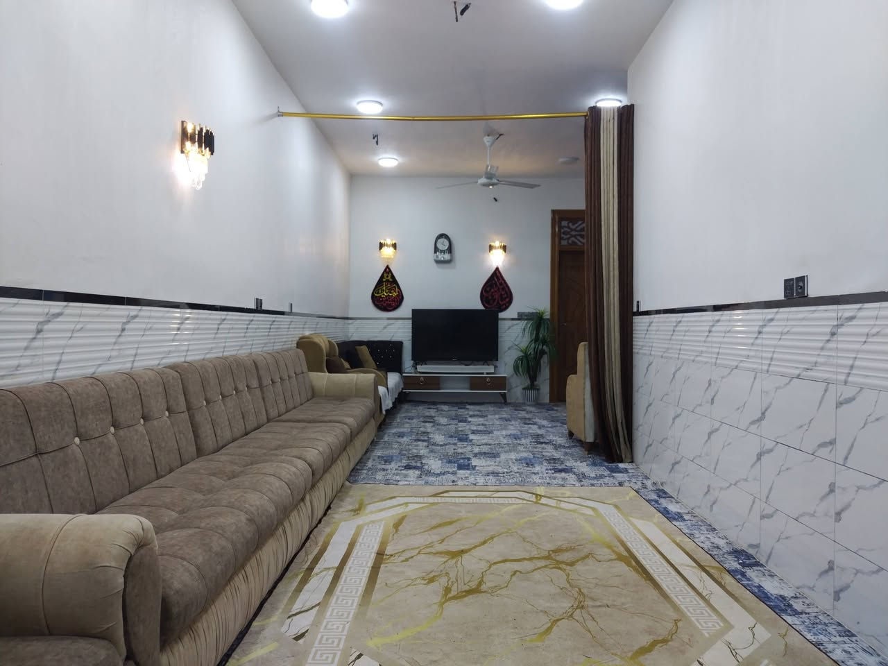 دار للبيع مساحه  100م طابق واحد كربلاء منطقة الجاير قرب صيدلية صافي صفا بناء جديد سنة 24 اقرار محكمه مباشر من صاحب ابو السند بناء ابلوك درجه اوله للاستفسار اتصال ***********
