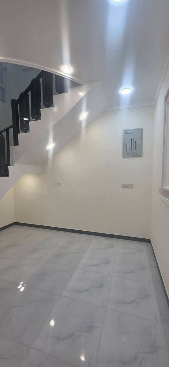 سلام عليكم مشتمل لبيع منطقة خاجيه رقم القطعه 676 خدمات كامله طابقين 3غرف نوم جديد *********** ***********   مساحته 100م شغل درجه اولى شرط
