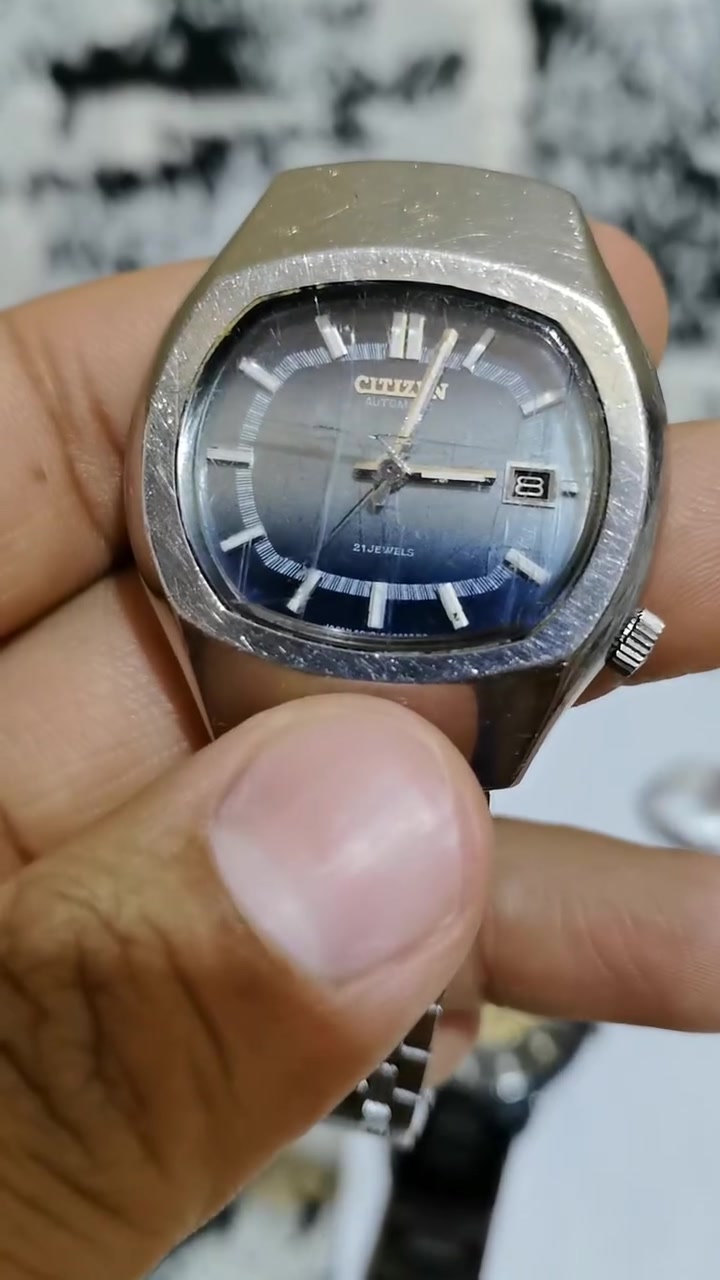 ساعه ستزنت مال  السبعينات اوتماتيك نظافه وشغاله مع ساعه باله مكينه كشفيه مع شذرة داوديه وشذره ياقوته مال الزريجي ذمه كل سلعه وسعرها البصره المشراق القديم***********
