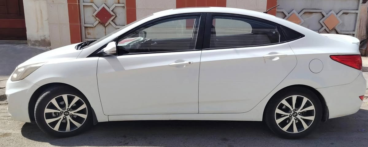 اكسنت 2017 خليجي ماشيا 91 رقم بغداد مميز  الجديد فول مواصفات محرك 1600 كفاله من صبغ
بيها مكانين بارد بسيط موضح بالسونار
السياره مشدوده منظومه تبريد جديدا كامله
مغلف الكشنات جلد هي والارضيه و السبير والعده الكتلوكات سويجات 2 كامله  (السعر 118 بيهامجال)
***********   مكانها بغداد حي الاعلام
