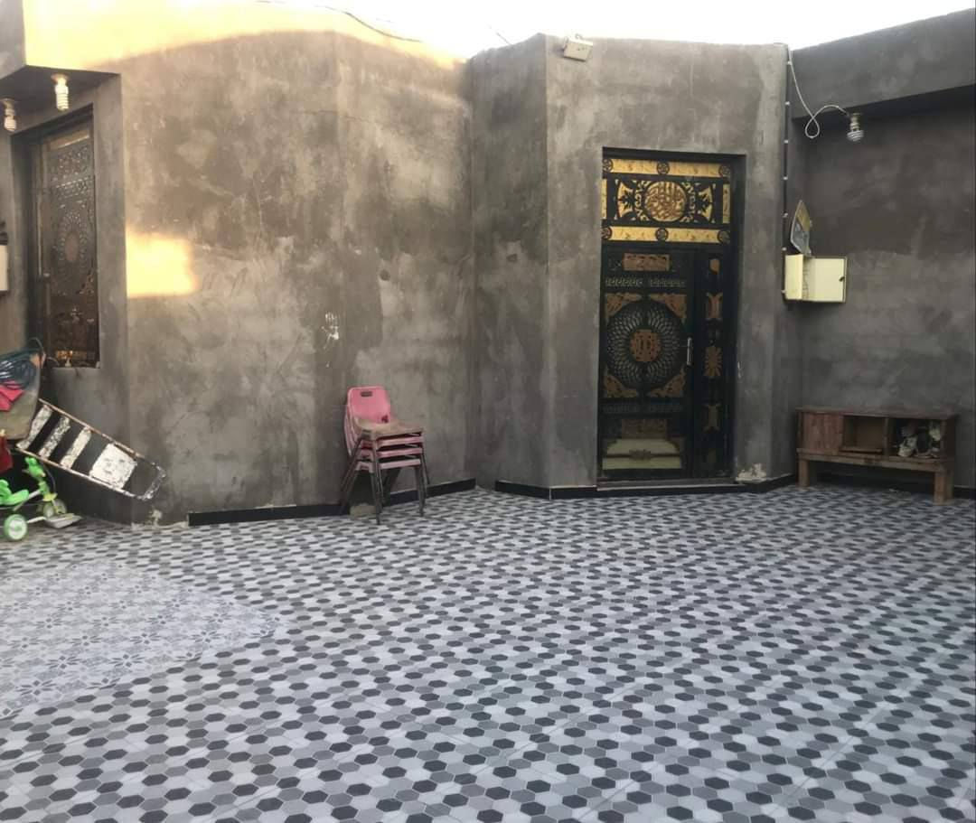 البيت للبيع 
السعر 65 وبي مجال قليل
المساحه 240م
نوع العقار انصاف نص ملك صرف ونص وقف  سني

يحتوي 2غرف منام 
 ديوانيه 
 صاله 

مطبخ  وبي مخزن 
ومناور عدد2
وصحيات خاجيه وداخلية 
 وبي كراج كبير
العنوان
ابو الخصيب طريق صحراء
شارع حسينيه الحجي والاستفسار الاتصال على الرقم الهاتف             ***********.                   و نستقبل رمضان روضكم كافتن       كل الاهله             بيكم بكل وقت
