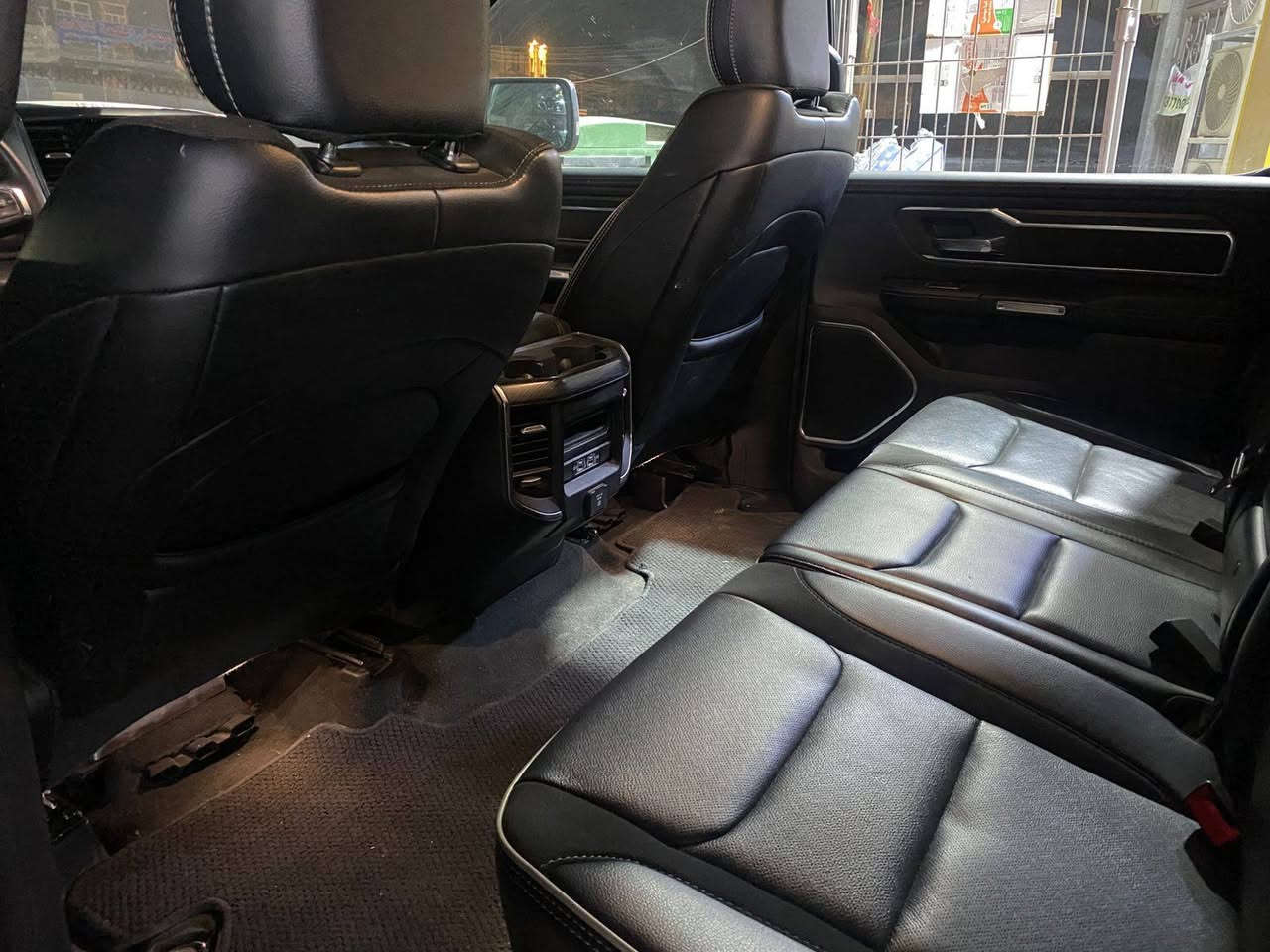 سلام عليكم البيع او مراوس رام لارامي موديل ٢٠٢٤ ماشيه ١٠ الف بيه ٤ قطع صبغ رقم بغداد بسمي مكينه ٥٧٠٠ باب طويل لسعر ٣٢٠ بيع او مراوس ***********
